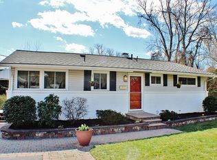 4425 Roundhill Rd, Alexandria, VA 22310