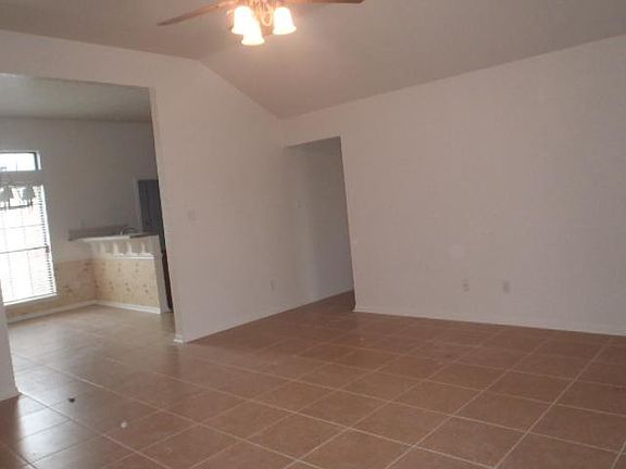 3rd image of 5006 Leaning Oak Dr