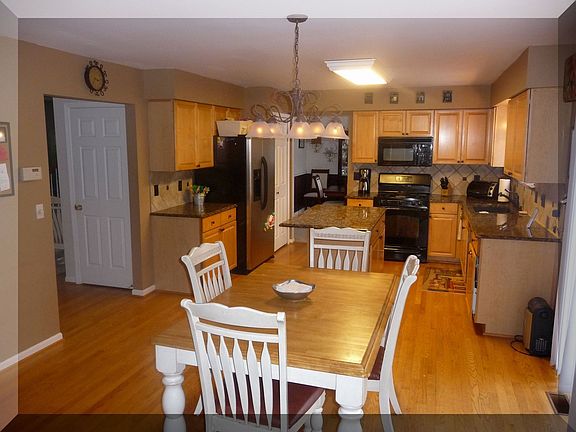 Updated Kitchen w/Granite