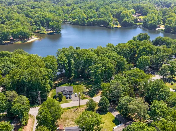 52 Lakeview Ct, Stafford, VA 22554