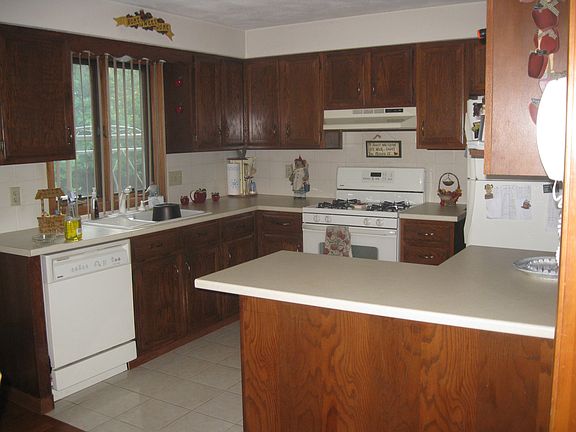5th image of 4 Meadow Ave