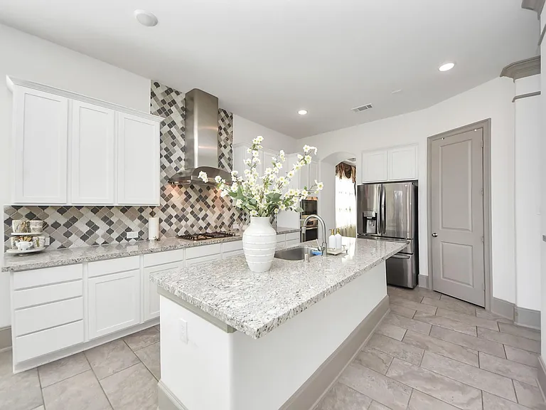 1911 Sapphire Pines Ln — Photo 16