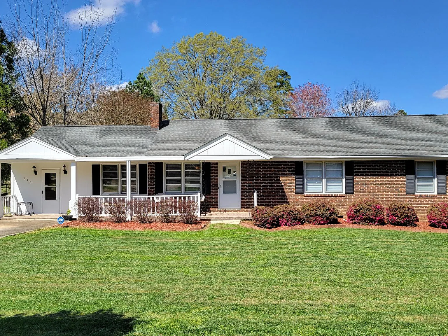 3 bed, 1.5 bath, 1515 sqft, $2,000 — Photo 3