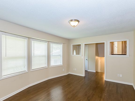 4th image of 6490 N Delta Ave