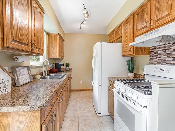 2nd image of 5765 Crandall Rd