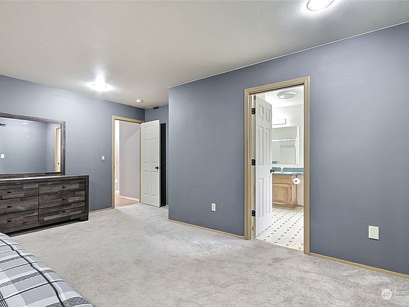 3rd image of 6810 SE 57th Ct
