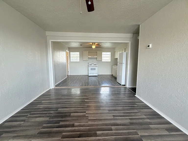 5319 NW Oak Ave — Photo 4