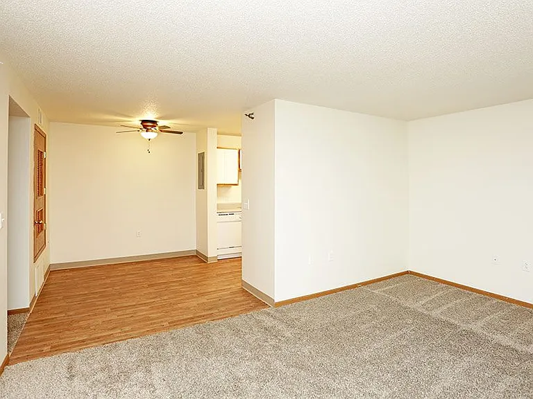 THE ARBORS APARTMENTS — Photo 3