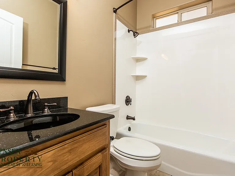 389 N 1270 W — Photo 9