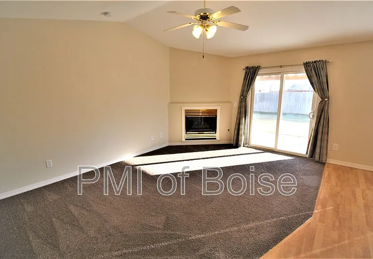 716 Kimberly Ct — Photo 6
