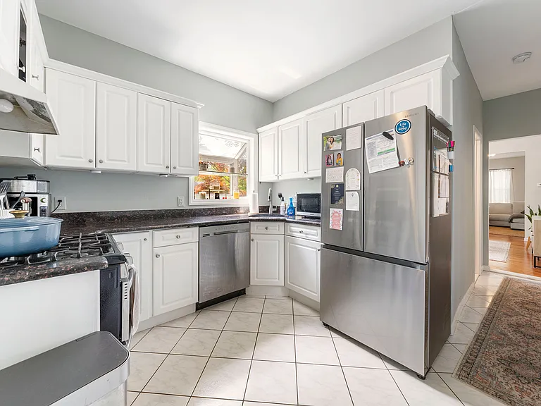 354 Lincoln Ave E #1 — Photo 5