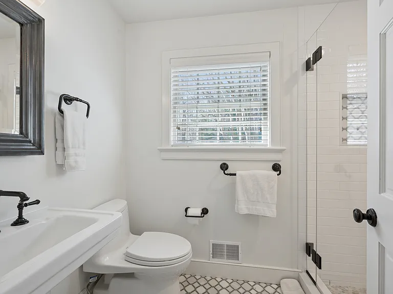 8 Lauras Ln — Photo 11