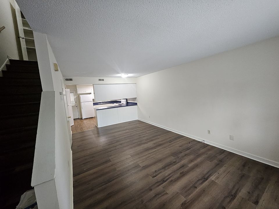 1st image of 102 Cedar Ct APT B