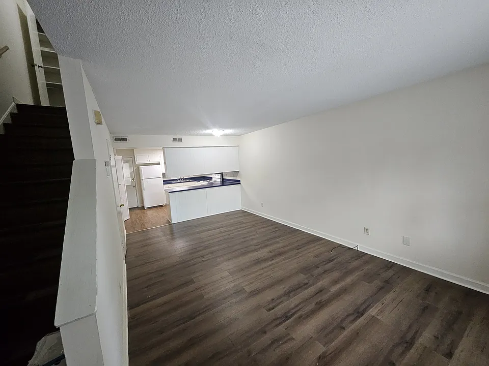 102 Cedar Ct #B