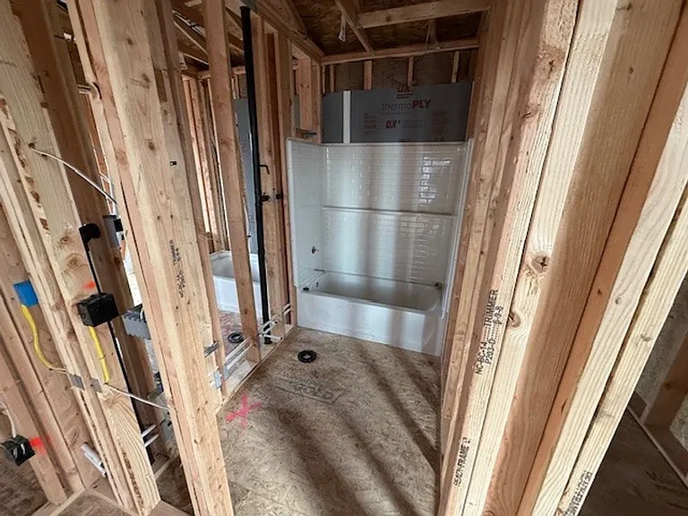1105 NW Buchanan Ave — Photo 46