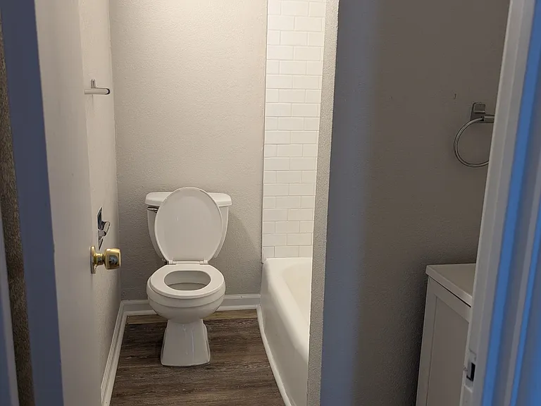 Campus View Apartments — Photo 36