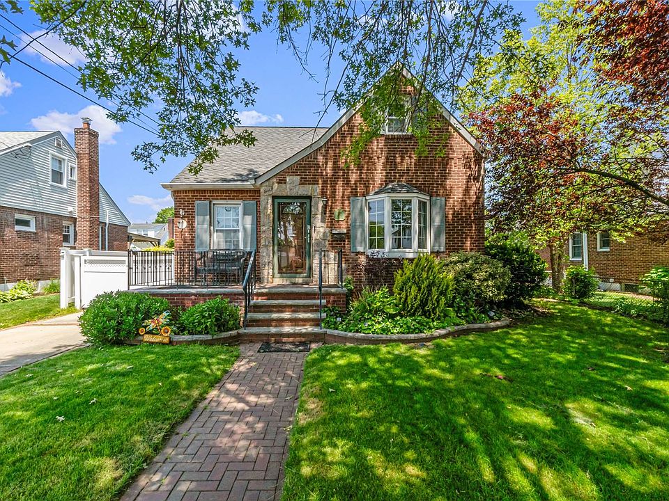 956 Fenworth Boulevard, Franklin Square, NY 11010 Zillow