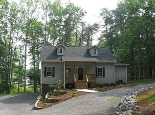 106 Craddock Ln, Huddleston, VA 24104