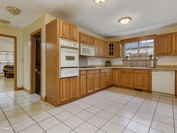 5th image of 112 E Berkley Ln