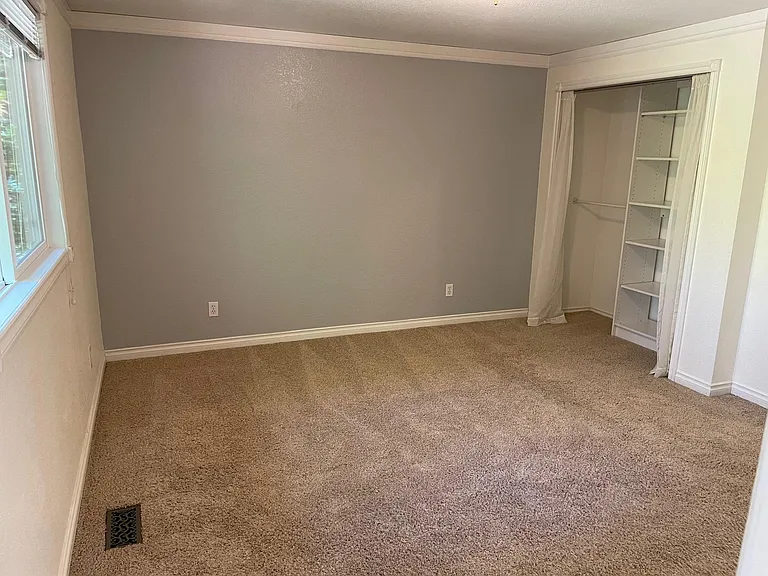 6525 SW Locust St — Photo 12