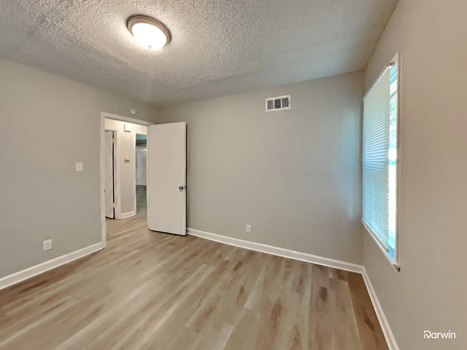 3 bed, 1.0 bath, 1082 sqft, $1,230 — Photo 4