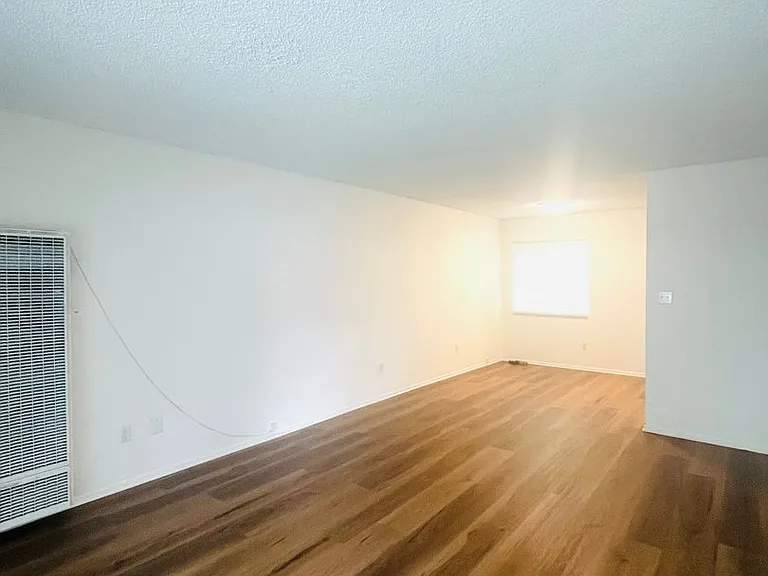 2120 N Ventura Rd — Photo 4