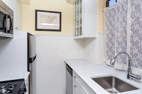 Rented by Keller Williams NYC | media 20