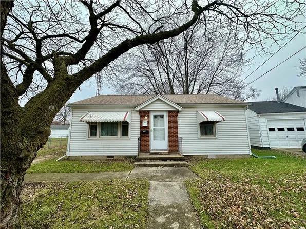 1304 S 6th St, Mattoon, IL 61938