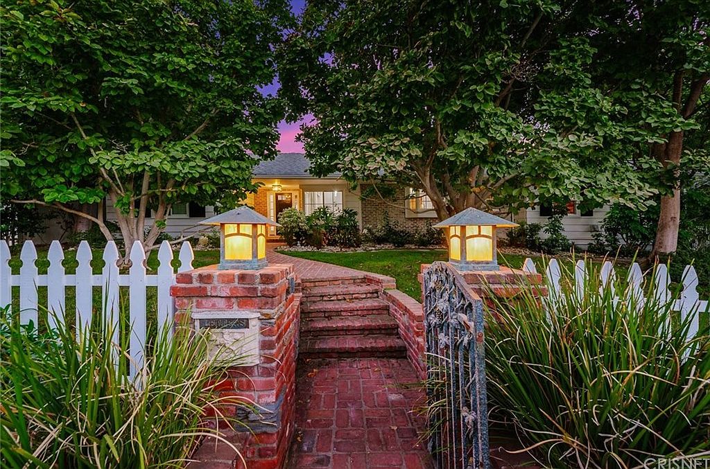バービー　BETWEEN TAKES 12730 Halkirk St, Studio City, CA 91604 | Zillow