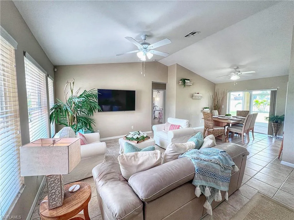 3 bed, 2.0 bath, 1212 sqft, $2,500 — Photo 2