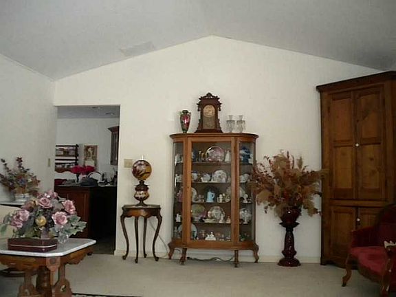 3rd image of 308 Eastfield Dr