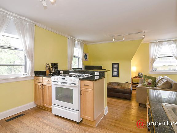 Kitchen / Living Room