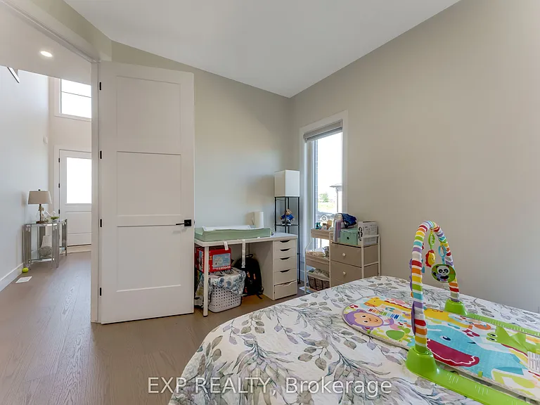 266 Hesselman Cres — Photo 45