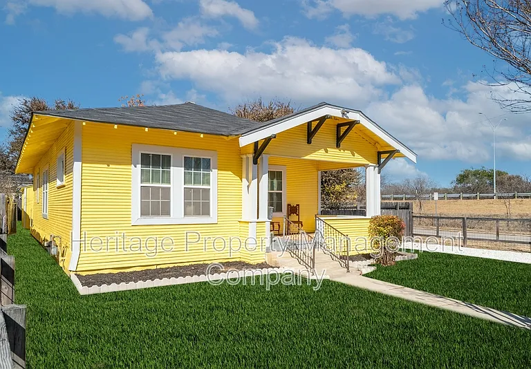 475 E French Pl — Photo 3