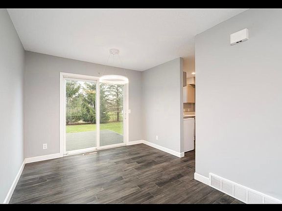 2nd image of 413 Belle Aire Dr #411
