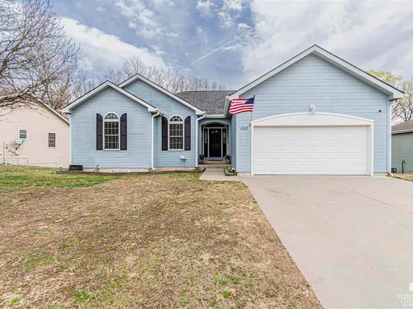 1337 Overbrooke Dr, Junction City, KS 66441