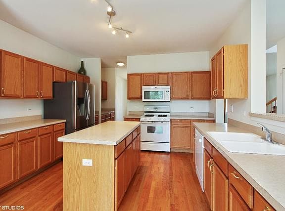 4th image of 16 Winterberry Ct