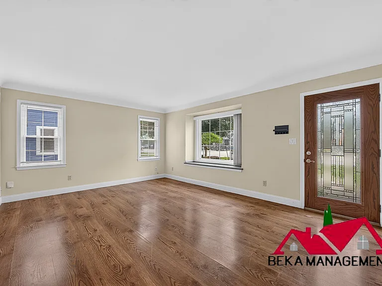 4427 W Forteen Mile Rd — Photo 11