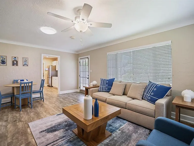 2126 Hyde Park St — Photo 13