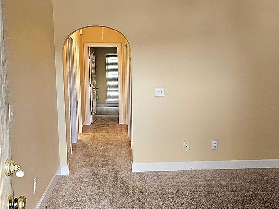 3rd image of 128 Stonecreek Pl