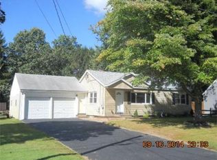 27 Pineywood Rd, Southwick, MA 01077