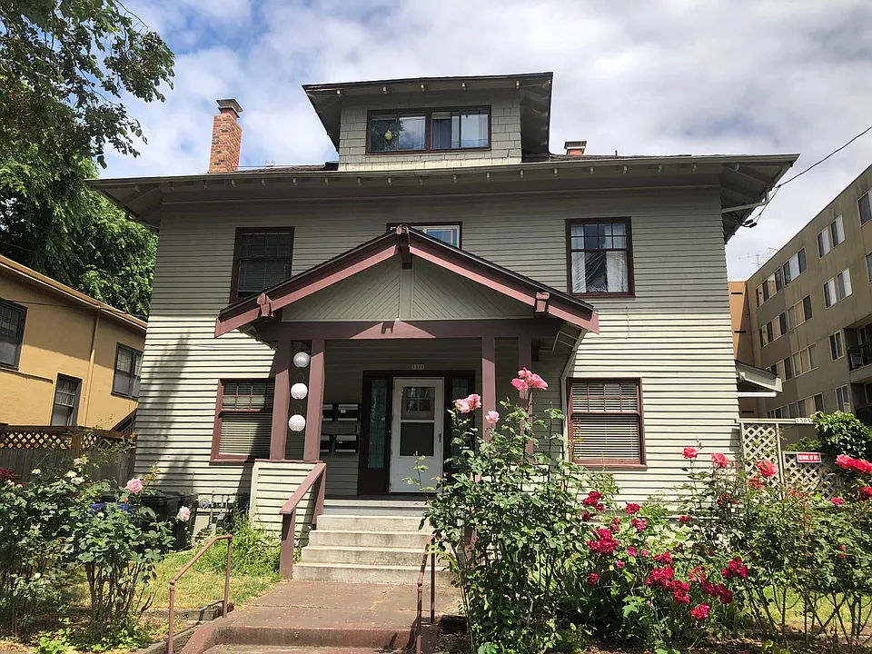 1311 NE Schuyler St #3-1