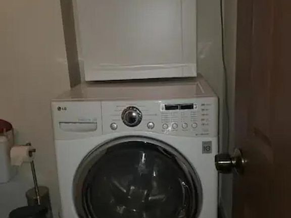 5th image of 921 Hornblend St