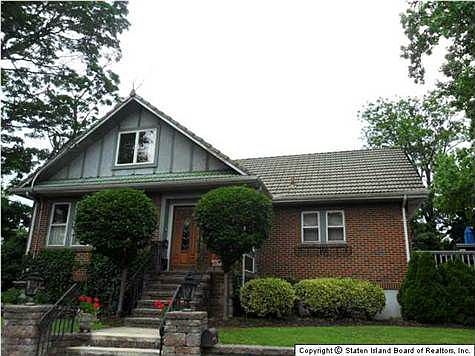 2nd image of 1477 Bay St