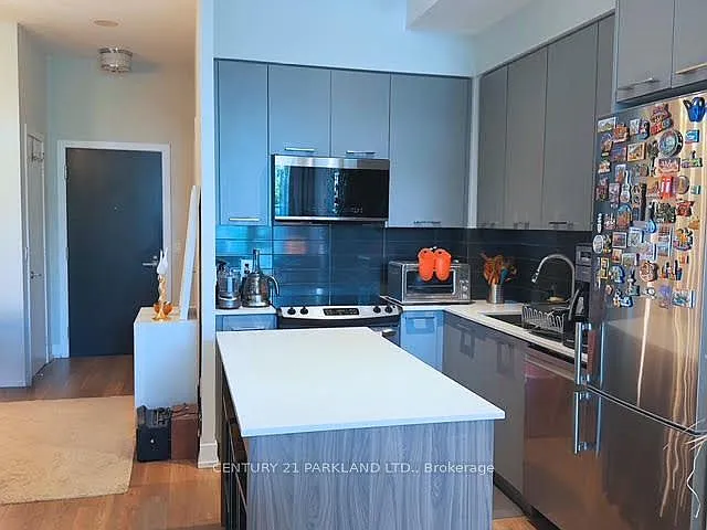 9471 Yonge St #205 — Photo 2