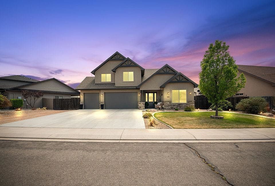 1st image of 862 Moores Diamond Dr