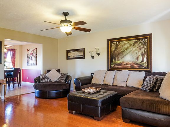 3rd image of 120 Faldo Dr