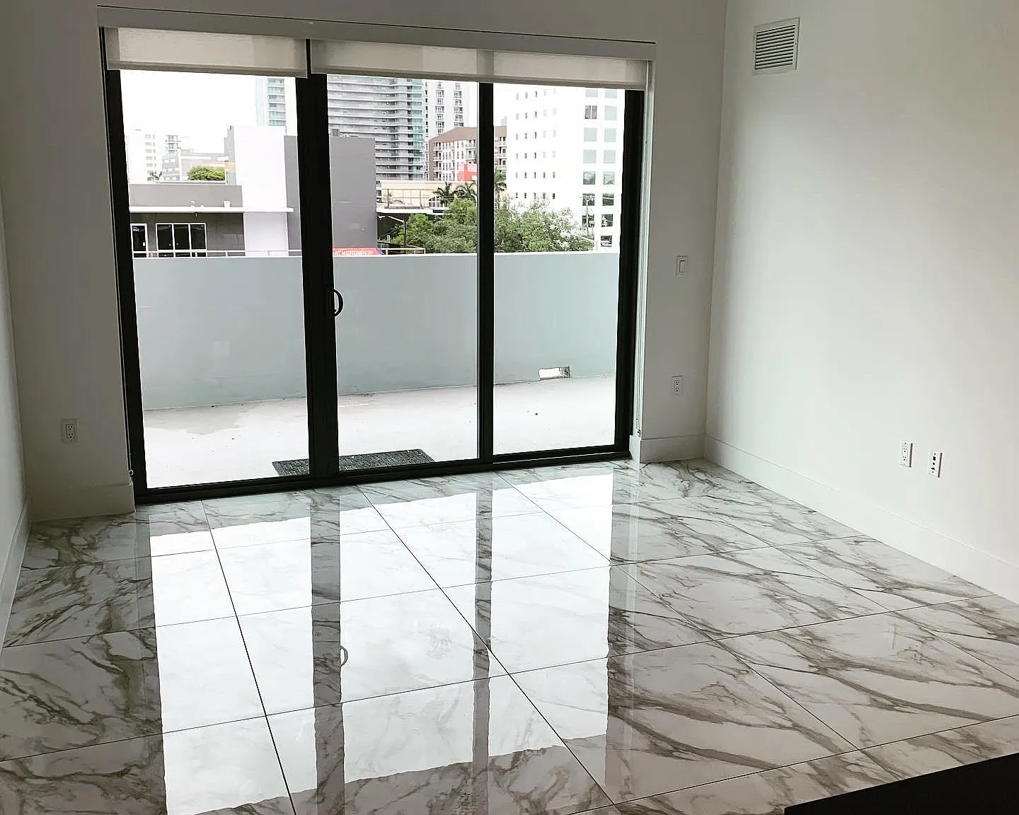 1 bed, 799 sqft, $3,368 — Photo 4