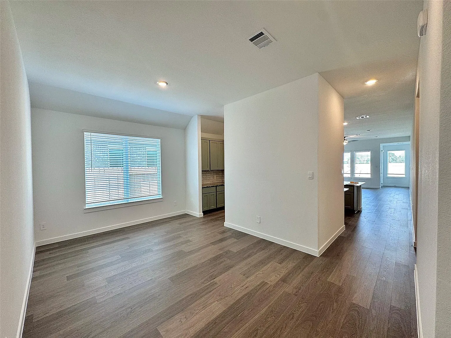 4 bed, 3.0 bath, 2445 sqft, $2,800 — Photo 2