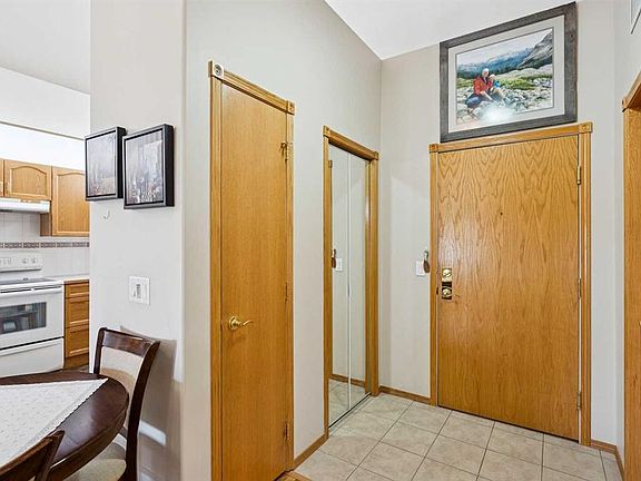 2nd image of 728 SW Country Hills Rd NW #301